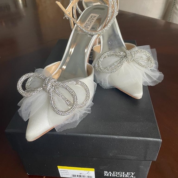 Badgley Mischka
Women's Sacred Embellished Ankle Strap Pumps - Picture 6 of 9